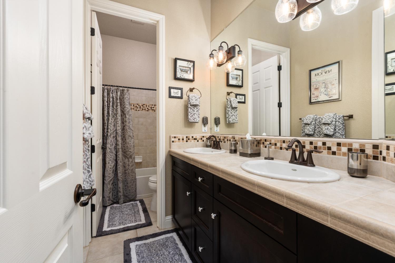 1979 N Nicolette Ave, Clovis, CA 93619