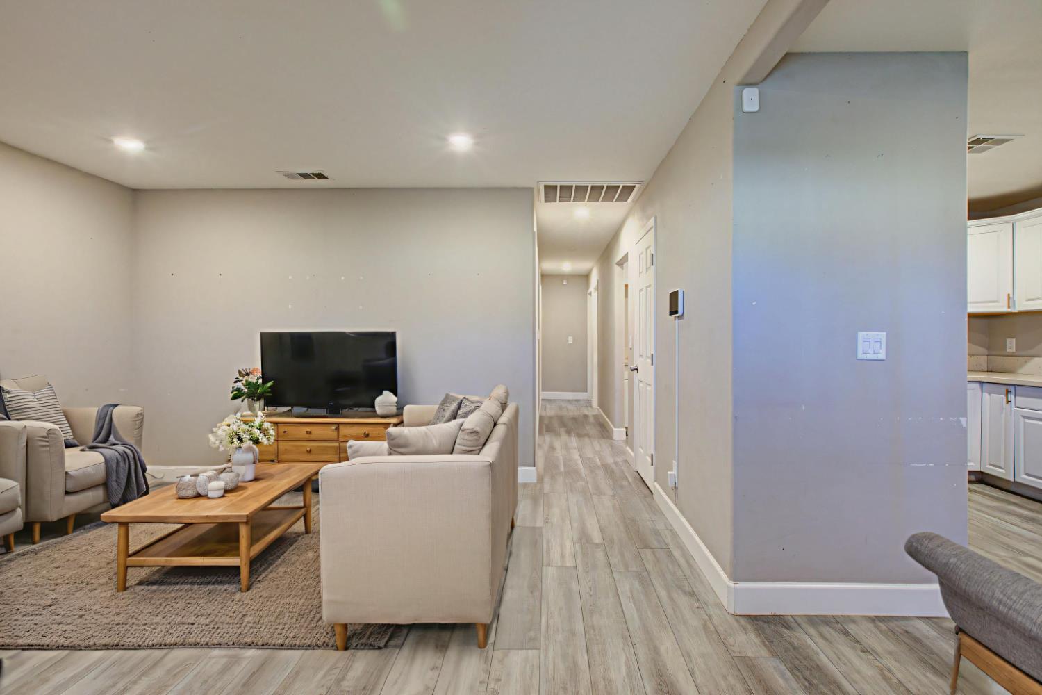 8822 Globe Ave, Dos Palos, CA 93620