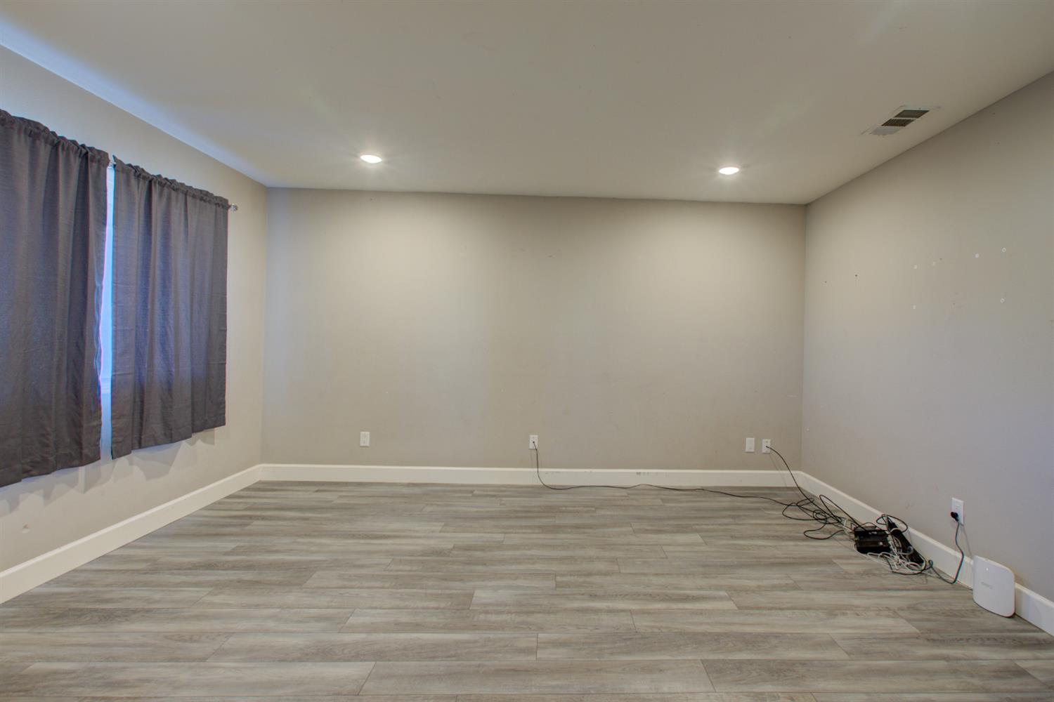 8822 Globe Ave, Dos Palos, CA 93620