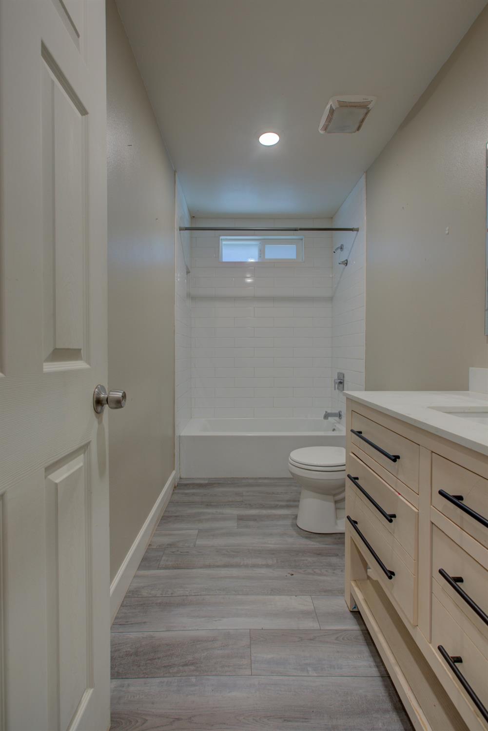 8822 Globe Ave, Dos Palos, CA 93620