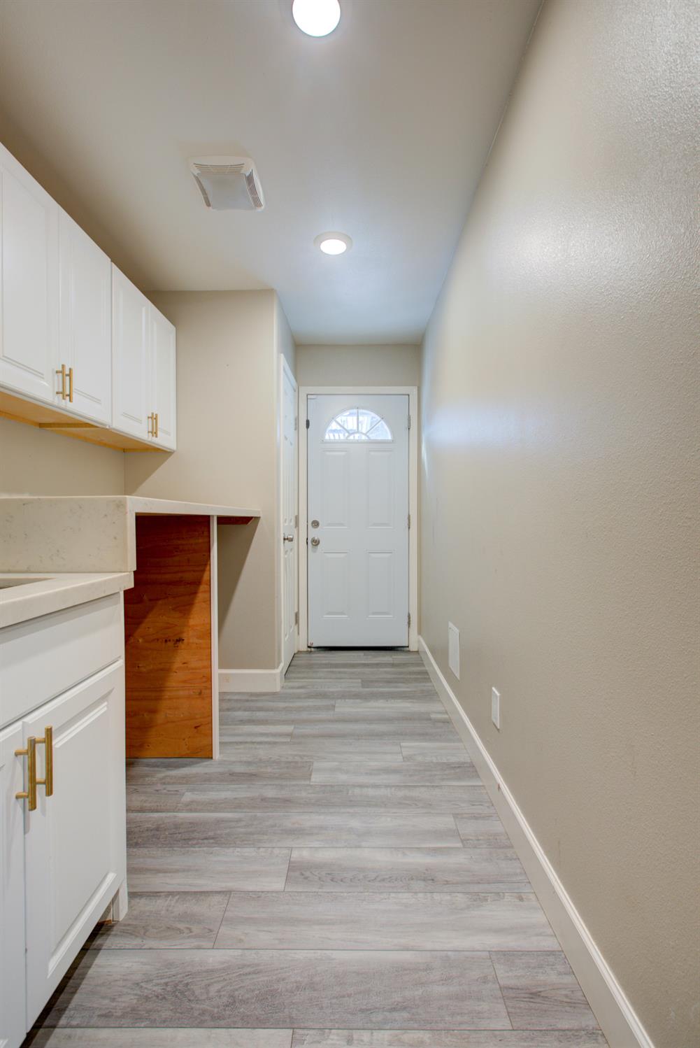 8822 Globe Ave, Dos Palos, CA 93620