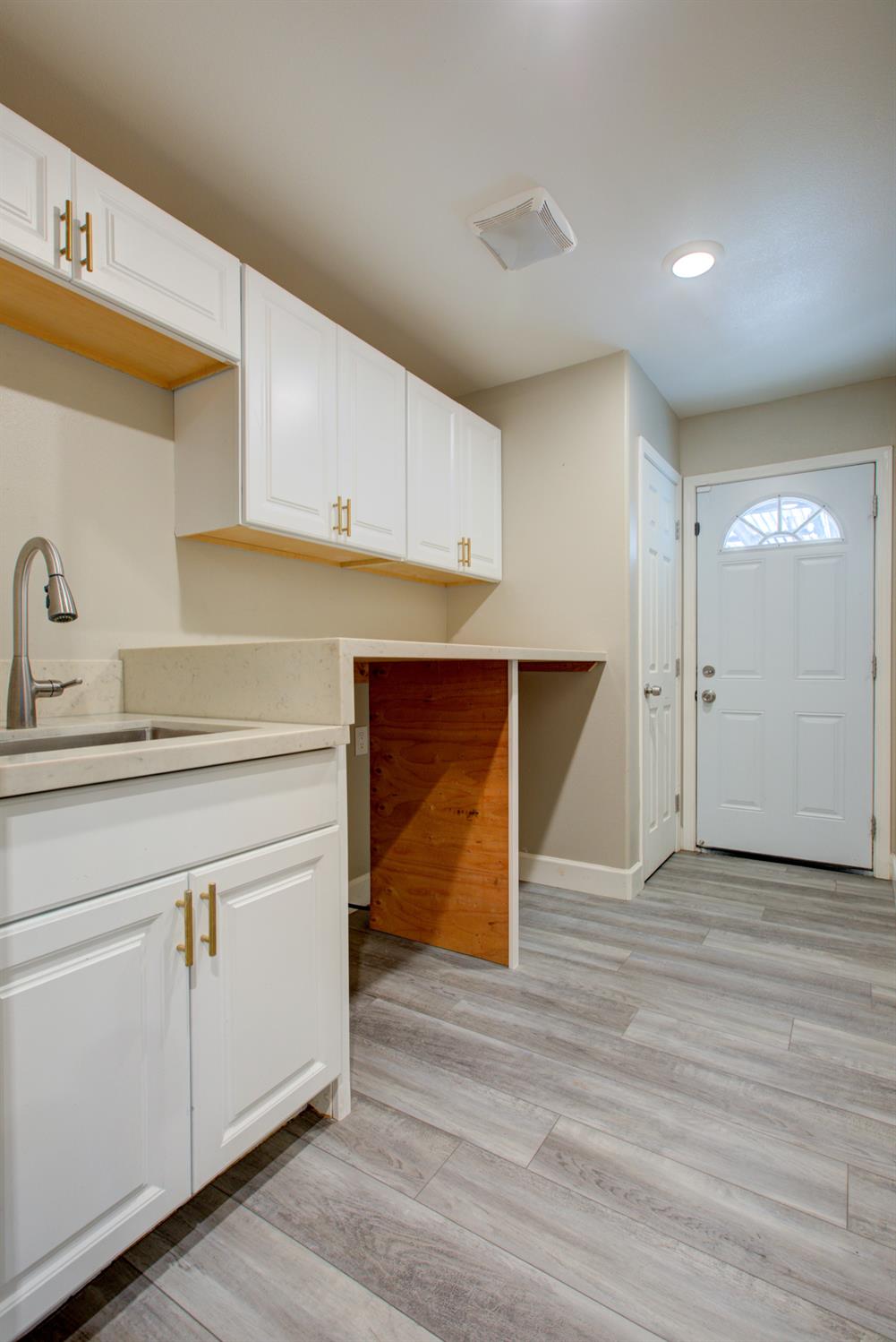 8822 Globe Ave, Dos Palos, CA 93620