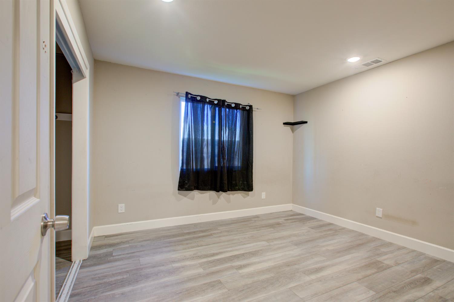 8822 Globe Ave, Dos Palos, CA 93620