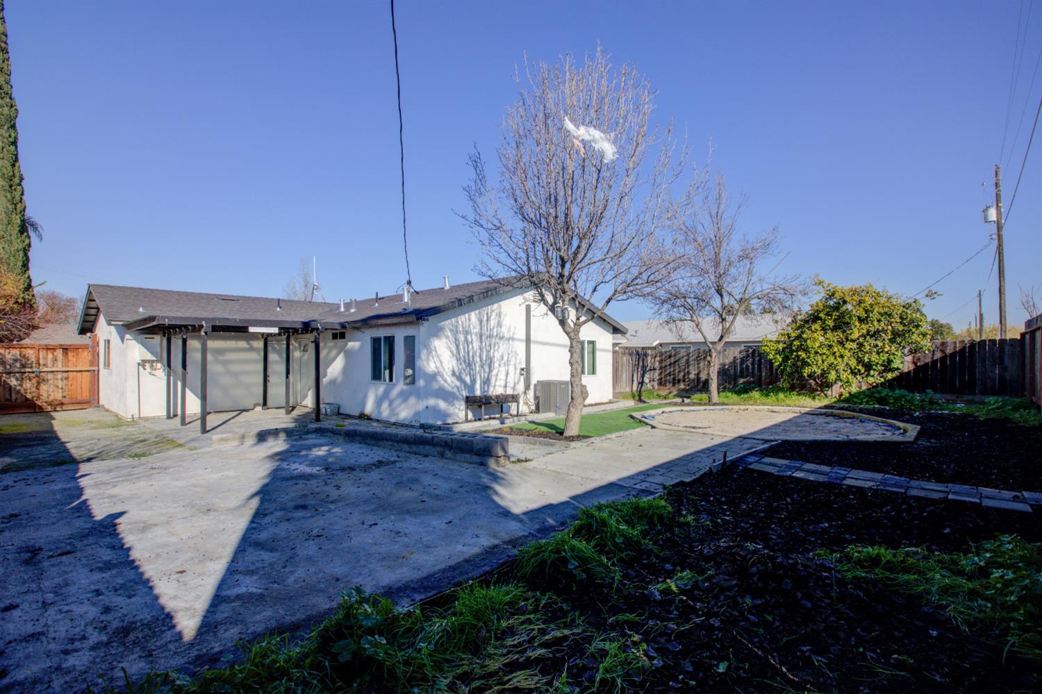 8822 Globe Ave, Dos Palos, CA 93620