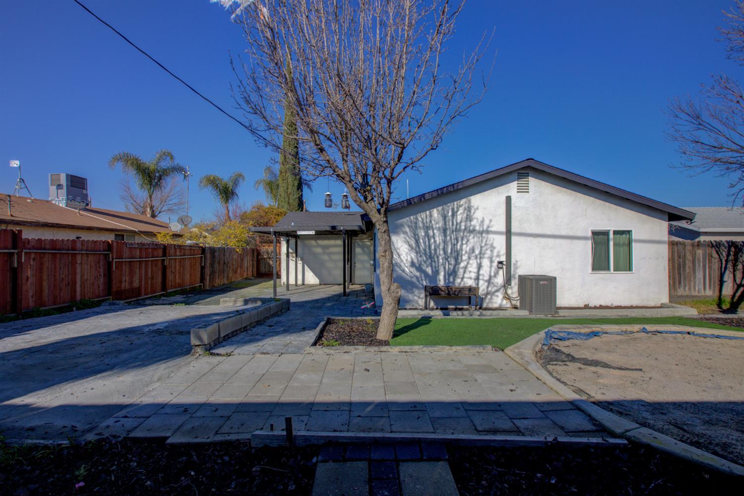 8822 Globe Ave, Dos Palos, CA 93620