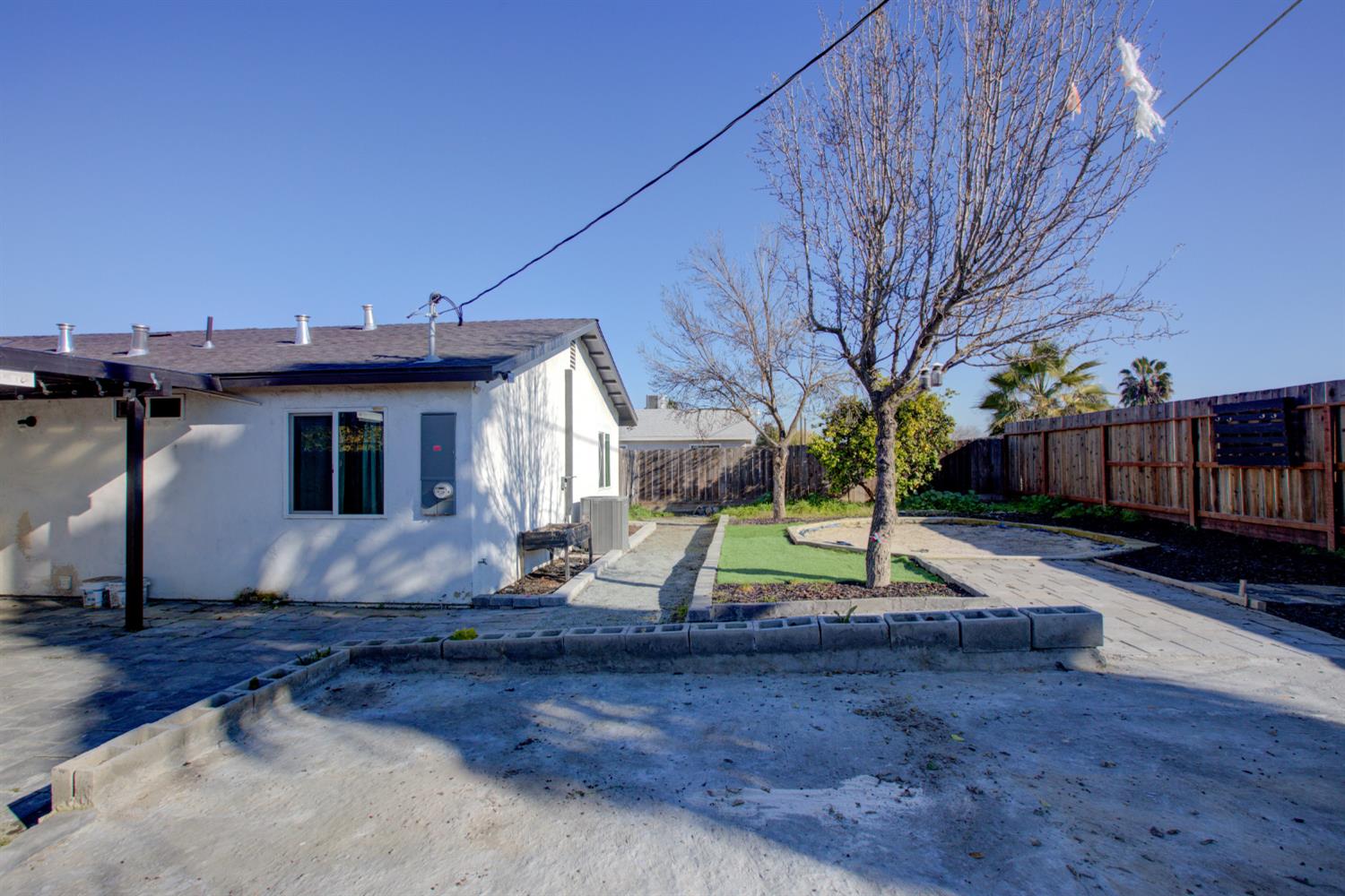 8822 Globe Ave, Dos Palos, CA 93620