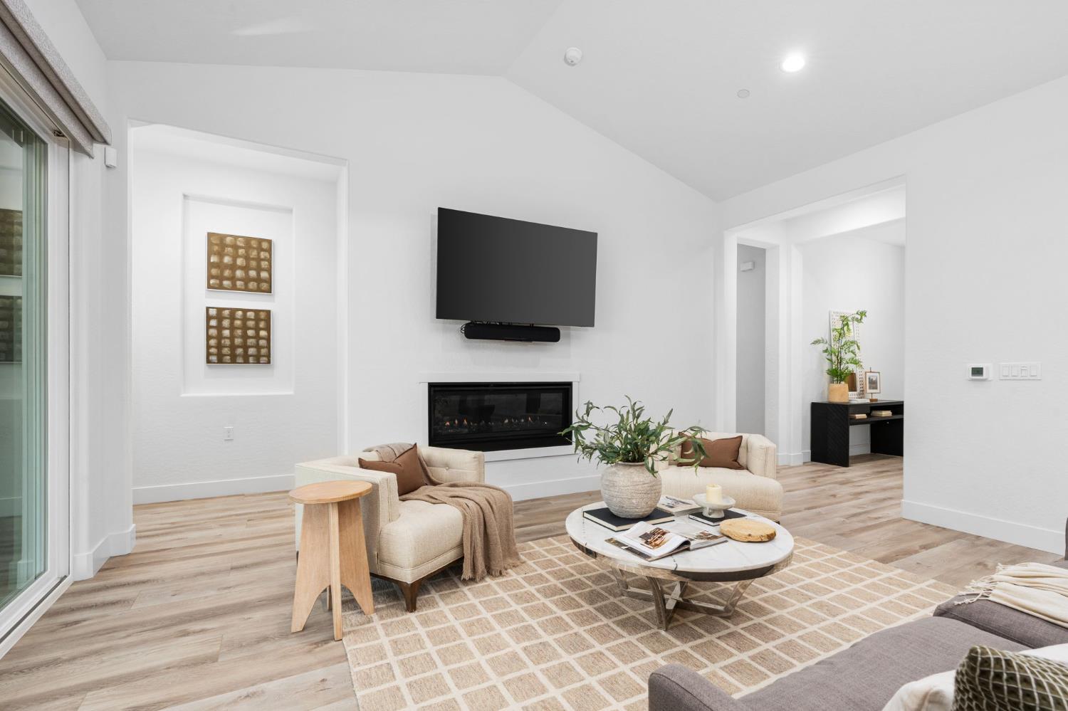 1785 N Renn Ave, Clovis, CA 93619