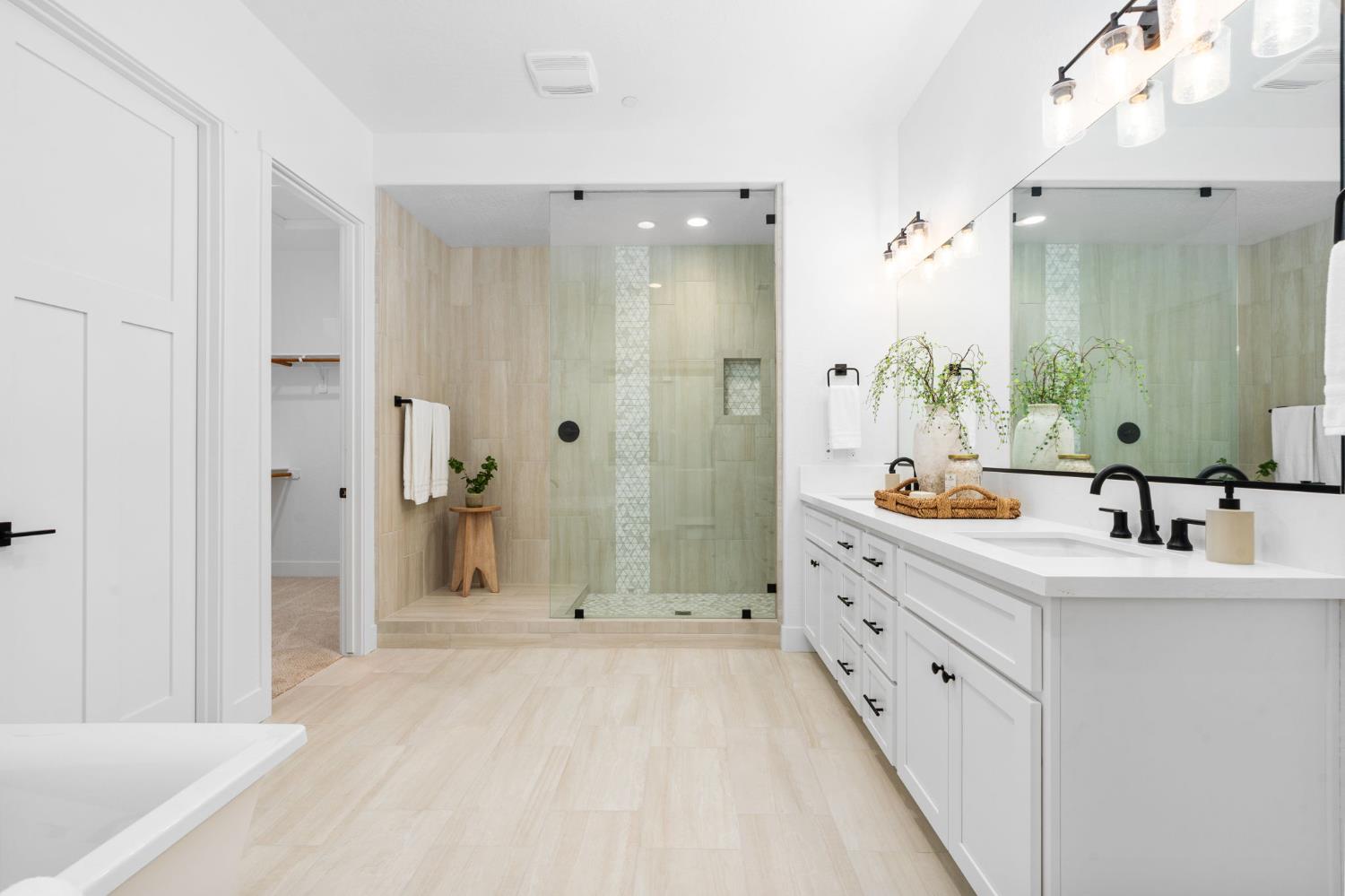 1785 N Renn Ave, Clovis, CA 93619