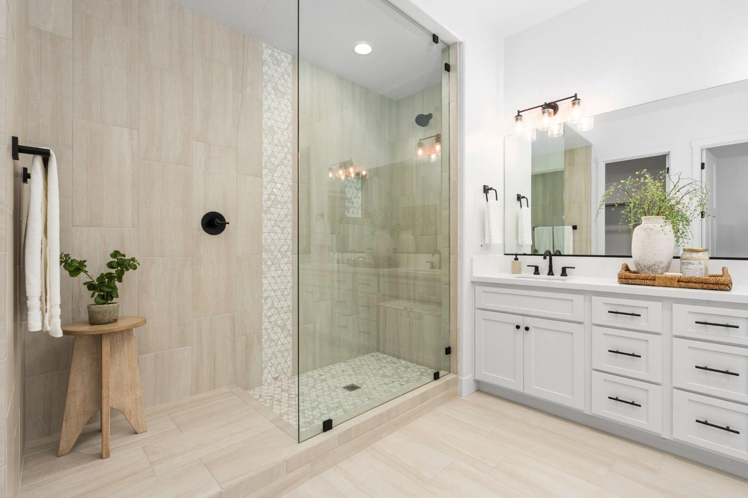 1785 N Renn Ave, Clovis, CA 93619