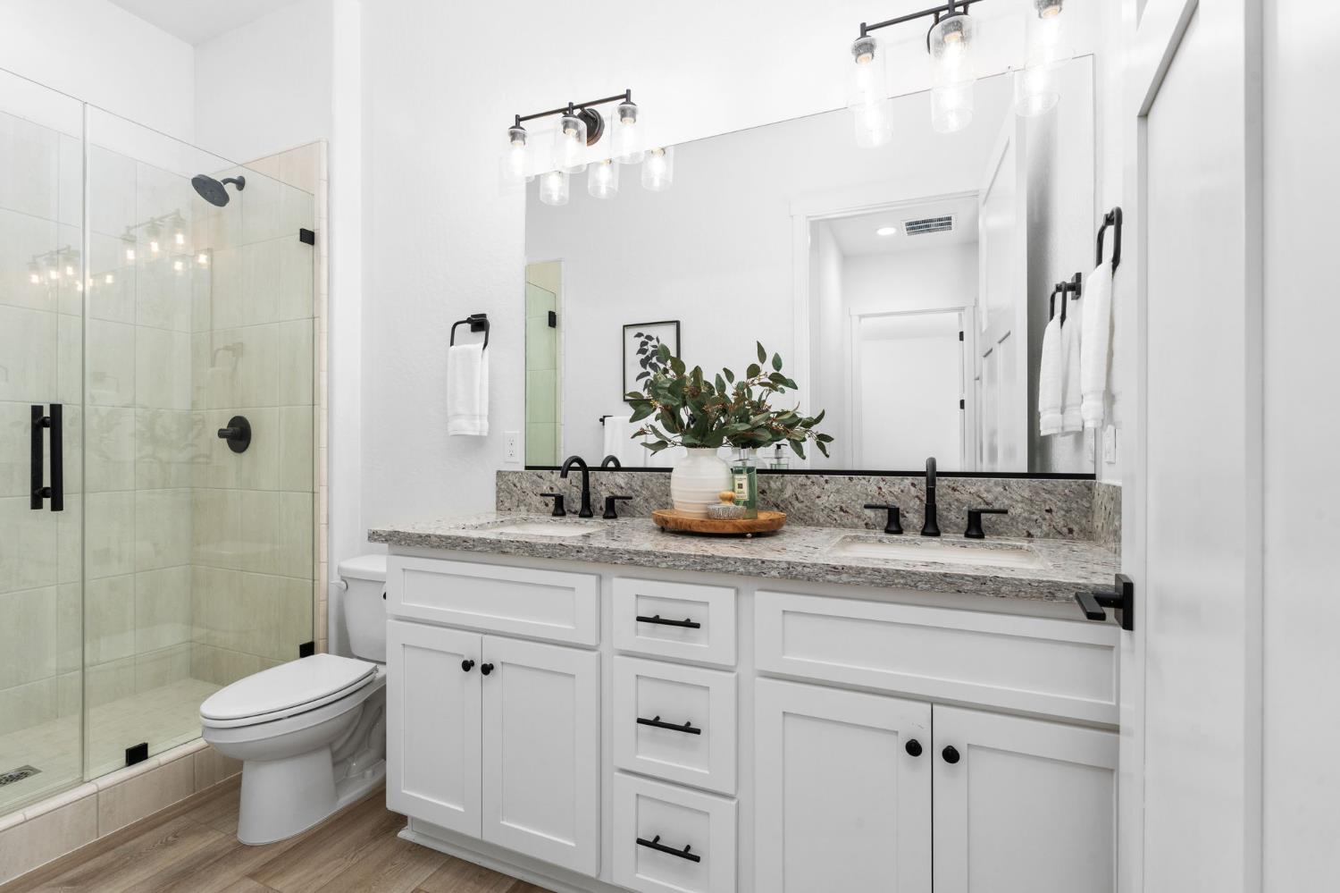 1785 N Renn Ave, Clovis, CA 93619