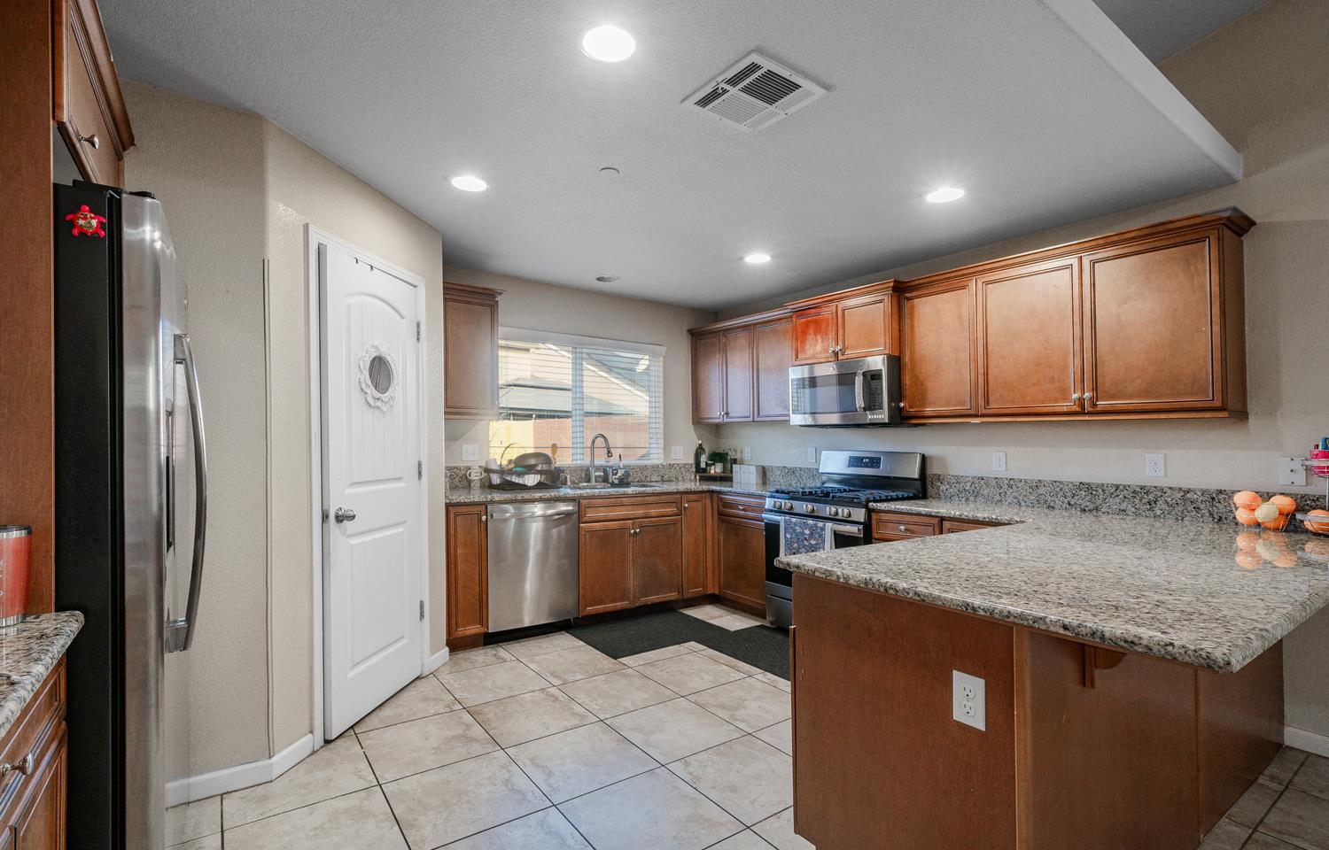 6676 E Dayton Ave, Fresno, CA 93727