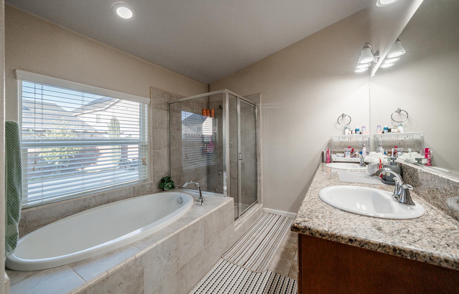 6676 E Dayton Ave, Fresno, CA 93727