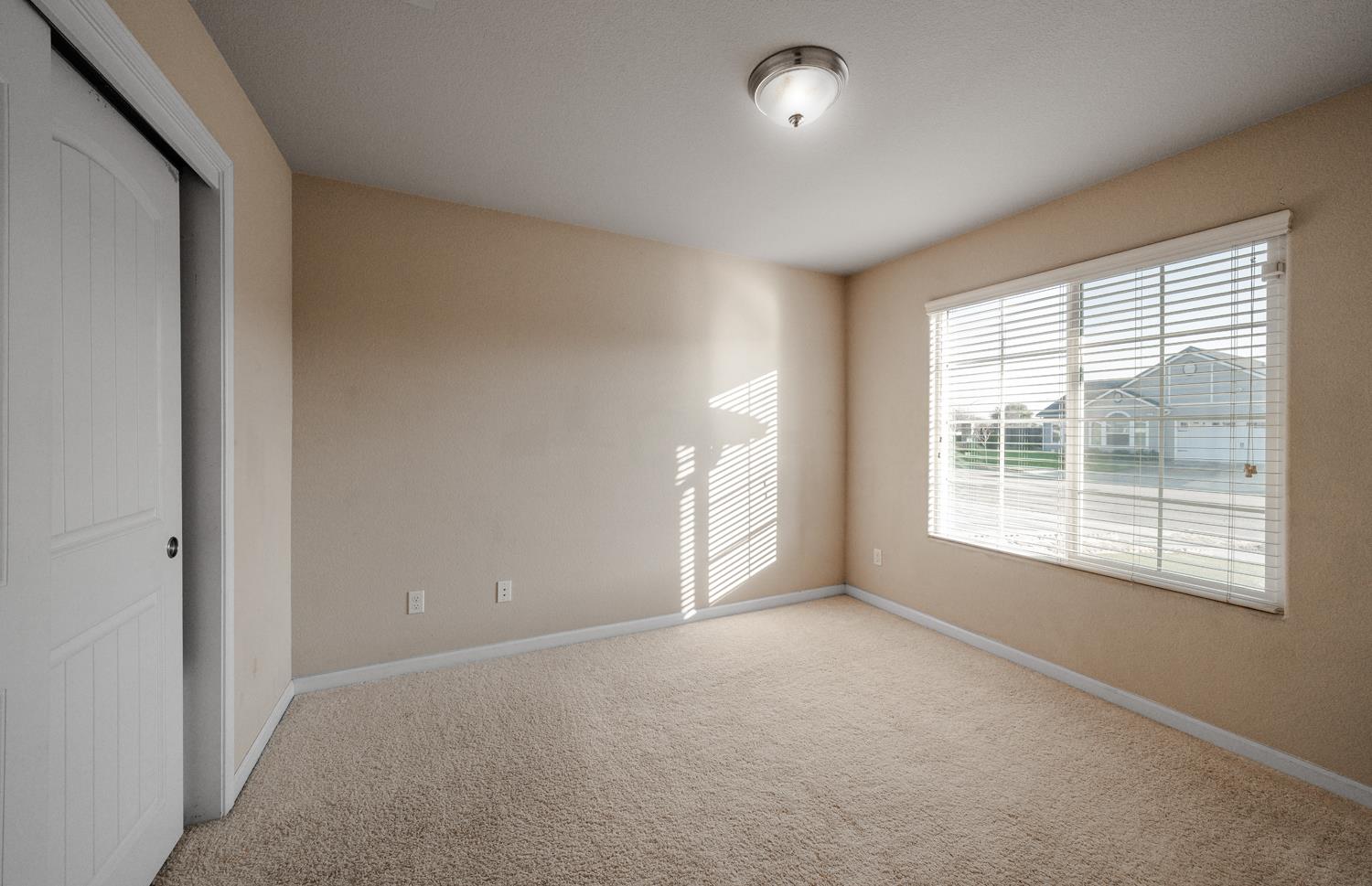 6676 E Dayton Ave, Fresno, CA 93727