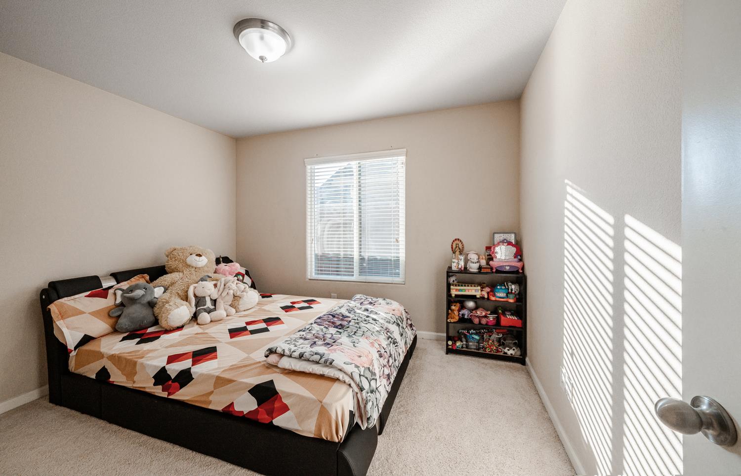 6676 E Dayton Ave, Fresno, CA 93727