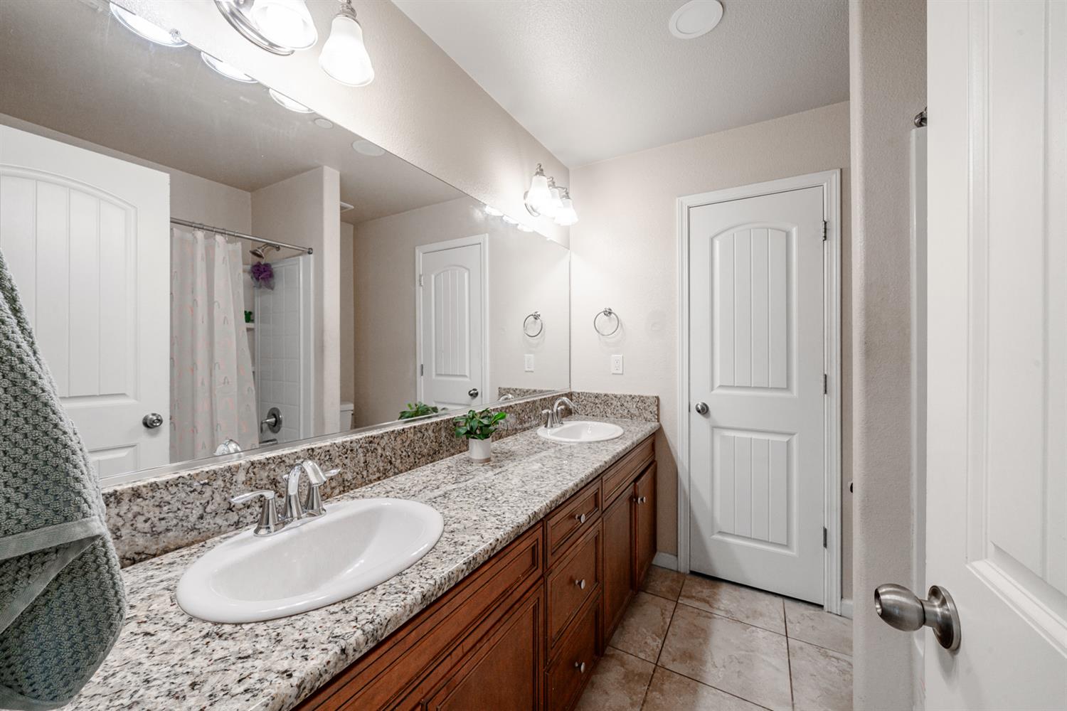 6676 E Dayton Ave, Fresno, CA 93727