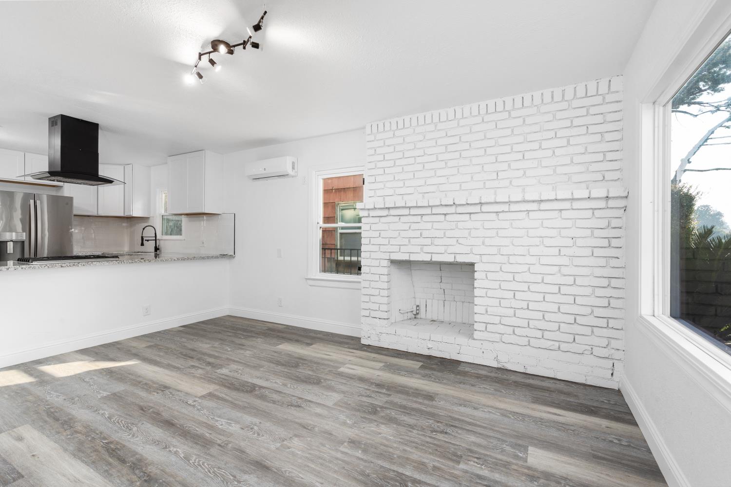 1570 N Teilman Ave, Fresno, CA 93728