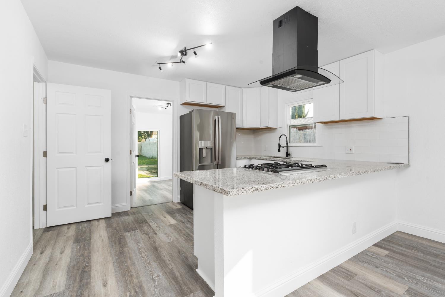 1570 N Teilman Ave, Fresno, CA 93728