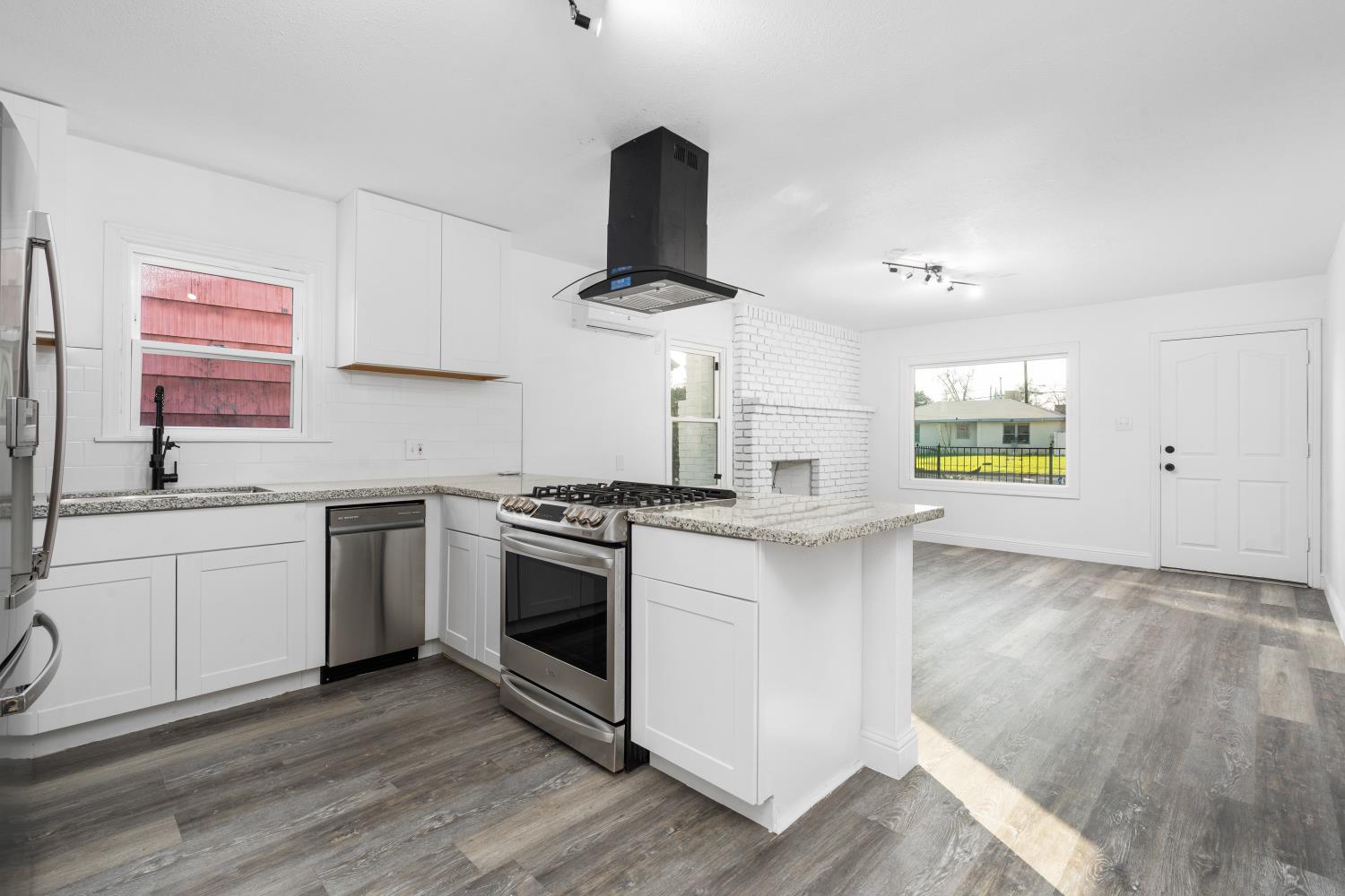 1570 N Teilman Ave, Fresno, CA 93728