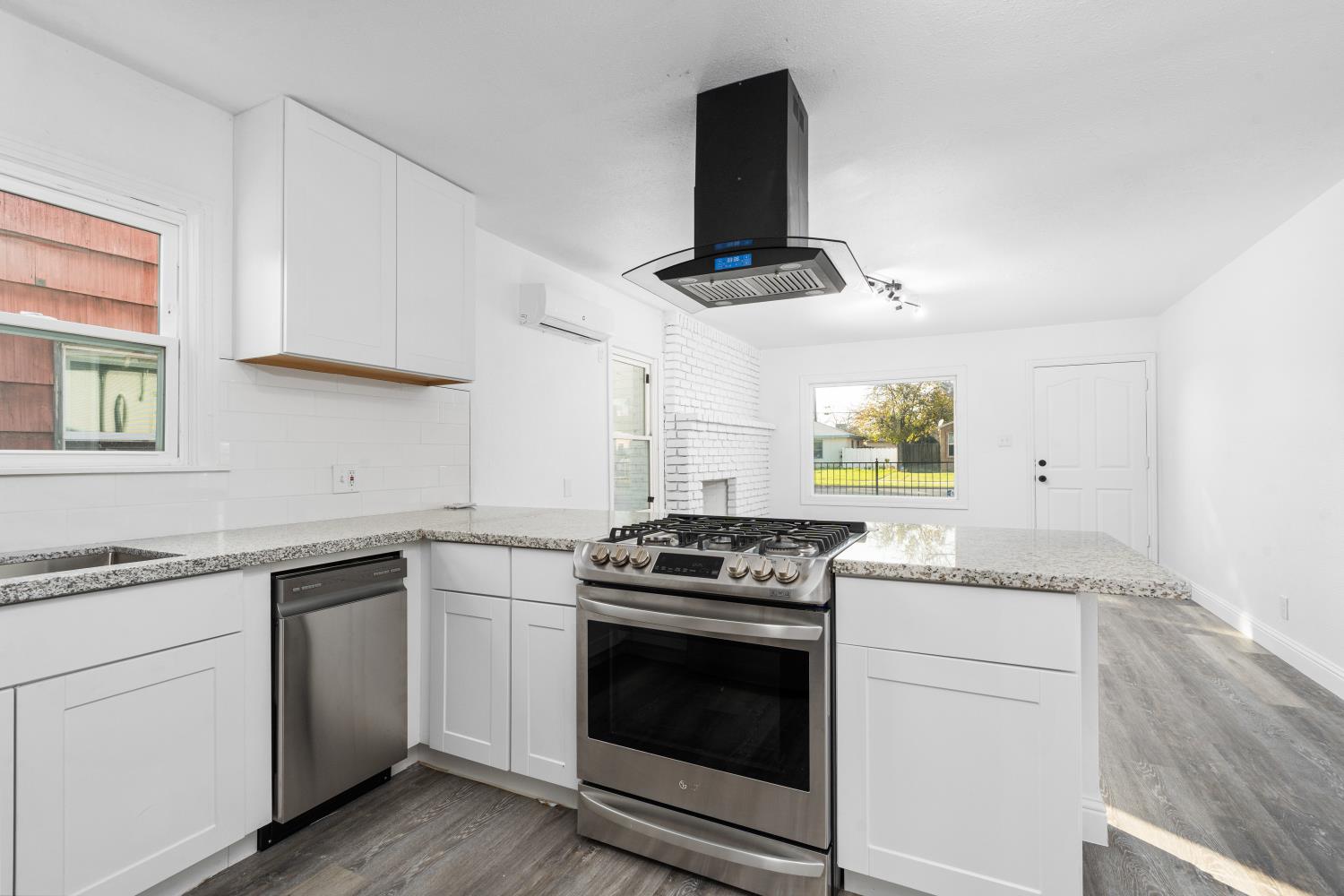 1570 N Teilman Ave, Fresno, CA 93728