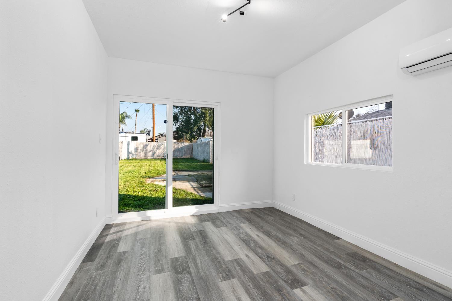 1570 N Teilman Ave, Fresno, CA 93728