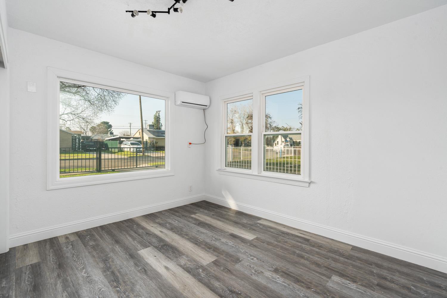 1570 N Teilman Ave, Fresno, CA 93728