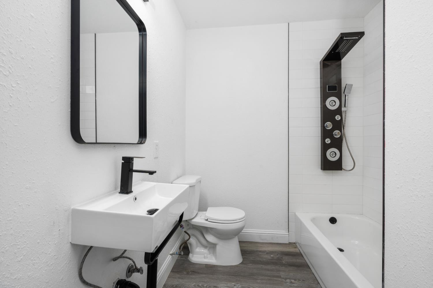 1570 N Teilman Ave, Fresno, CA 93728