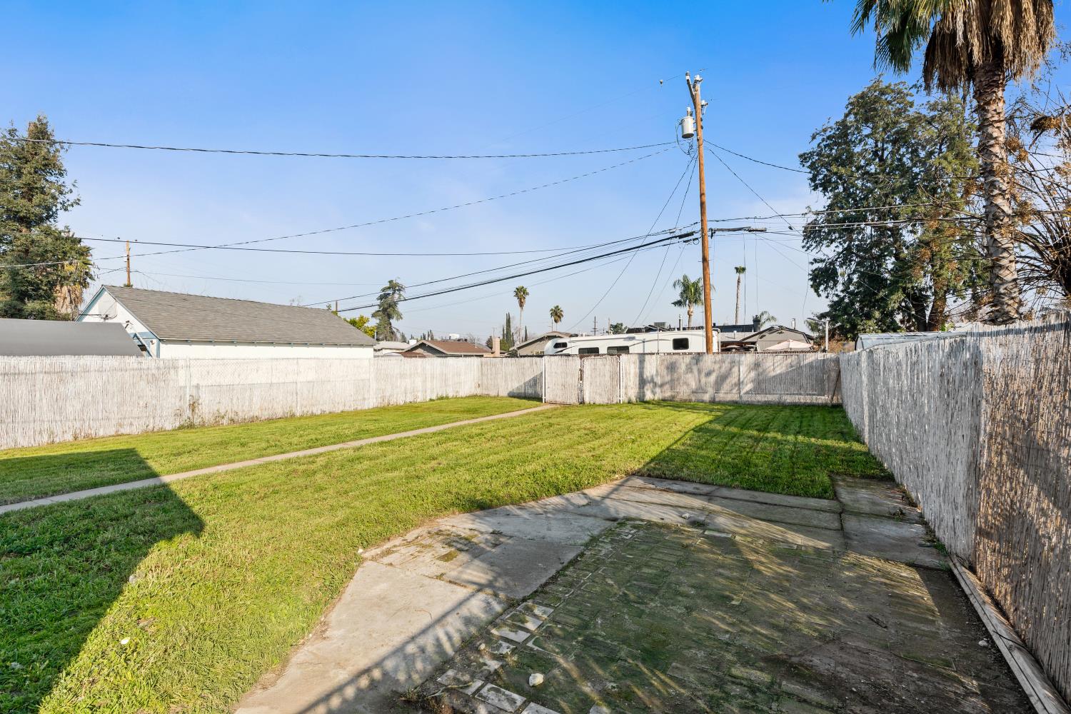 1570 N Teilman Ave, Fresno, CA 93728