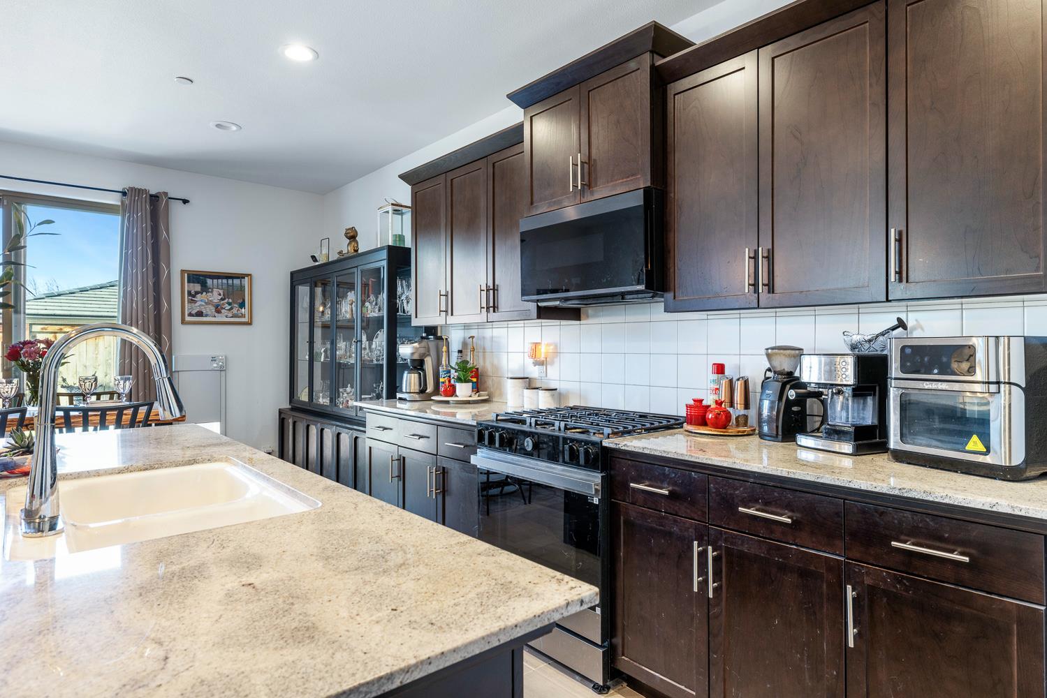 4286 Oak Knoll Rd, Madera, CA 93636