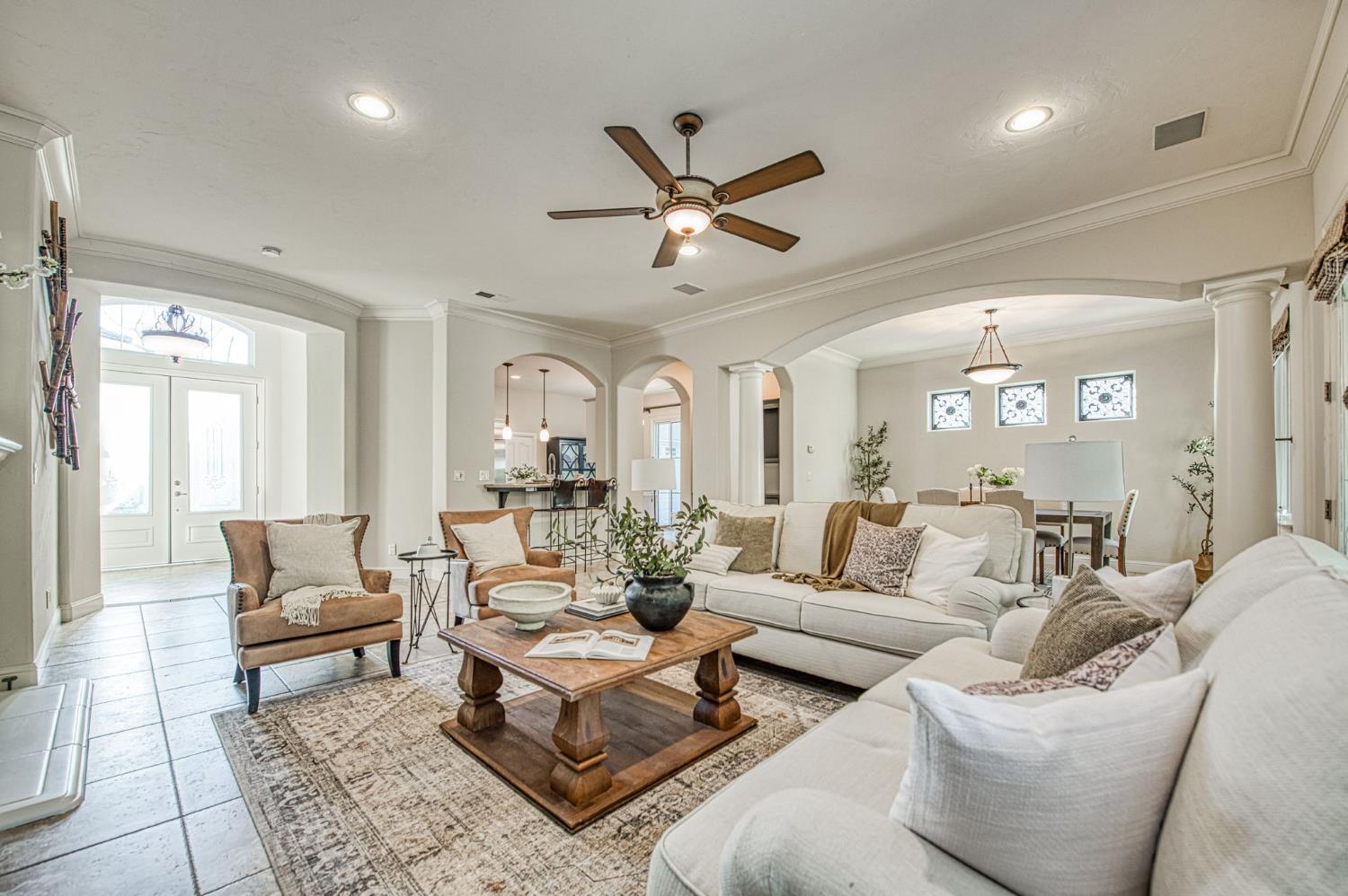 2824 E Omaha Ave, Fresno, CA 93720