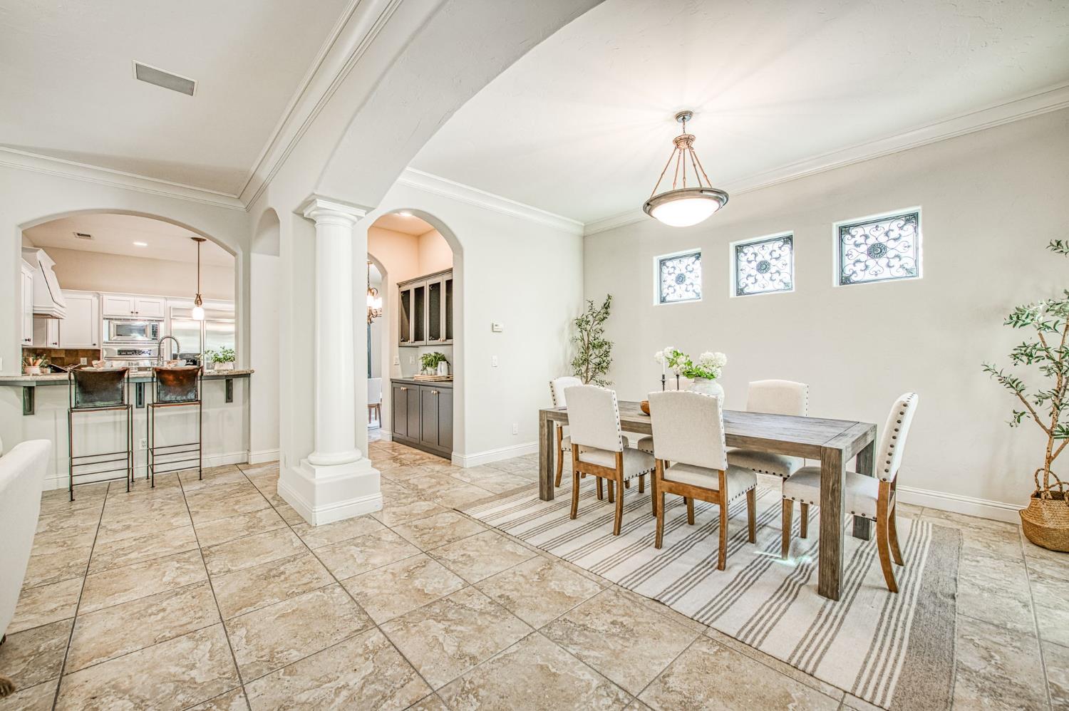 2824 E Omaha Ave, Fresno, CA 93720