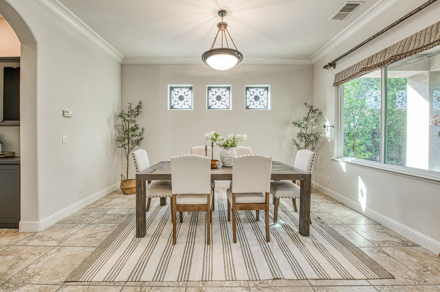 2824 E Omaha Ave, Fresno, CA 93720