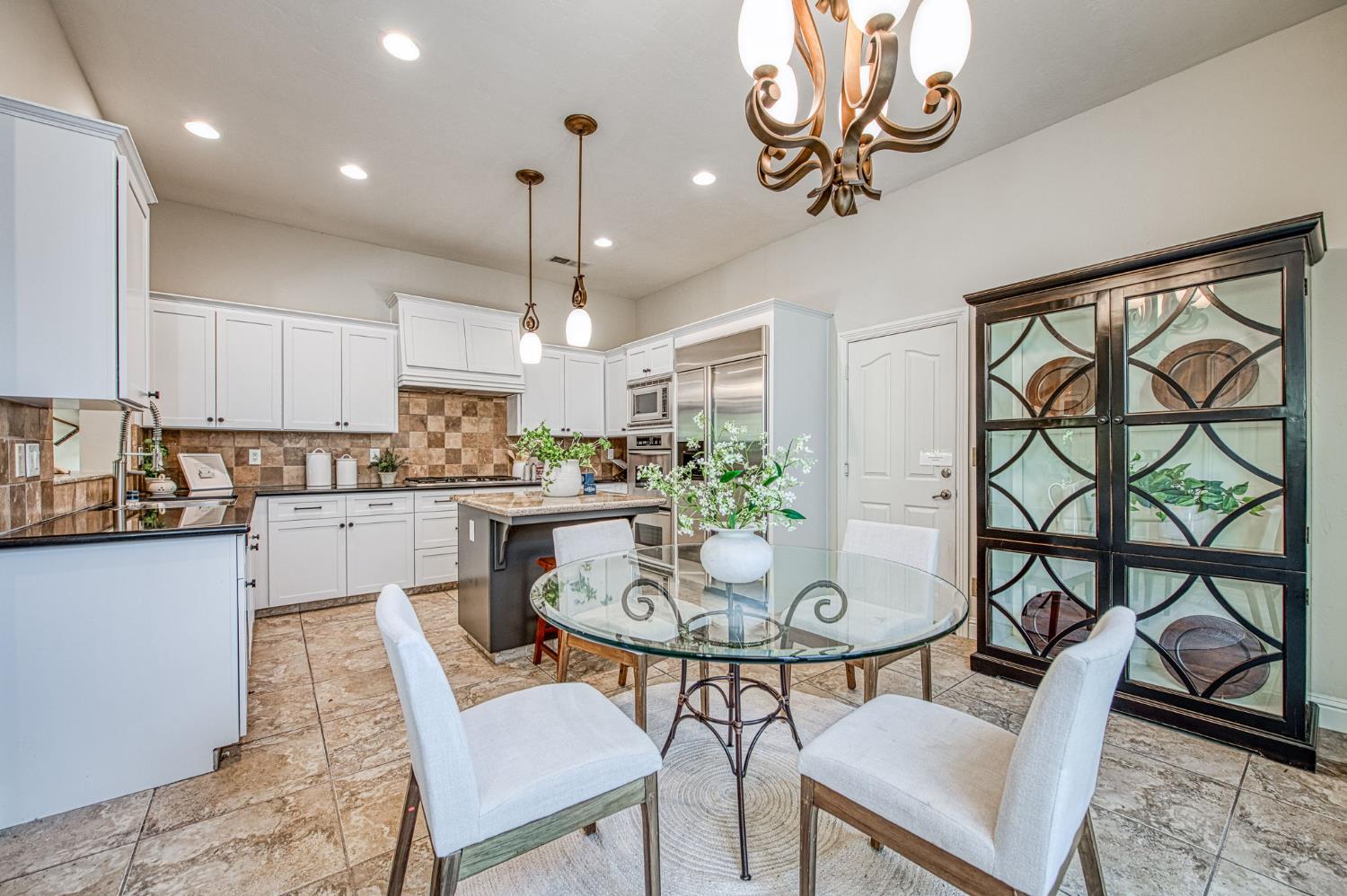 2824 E Omaha Ave, Fresno, CA 93720