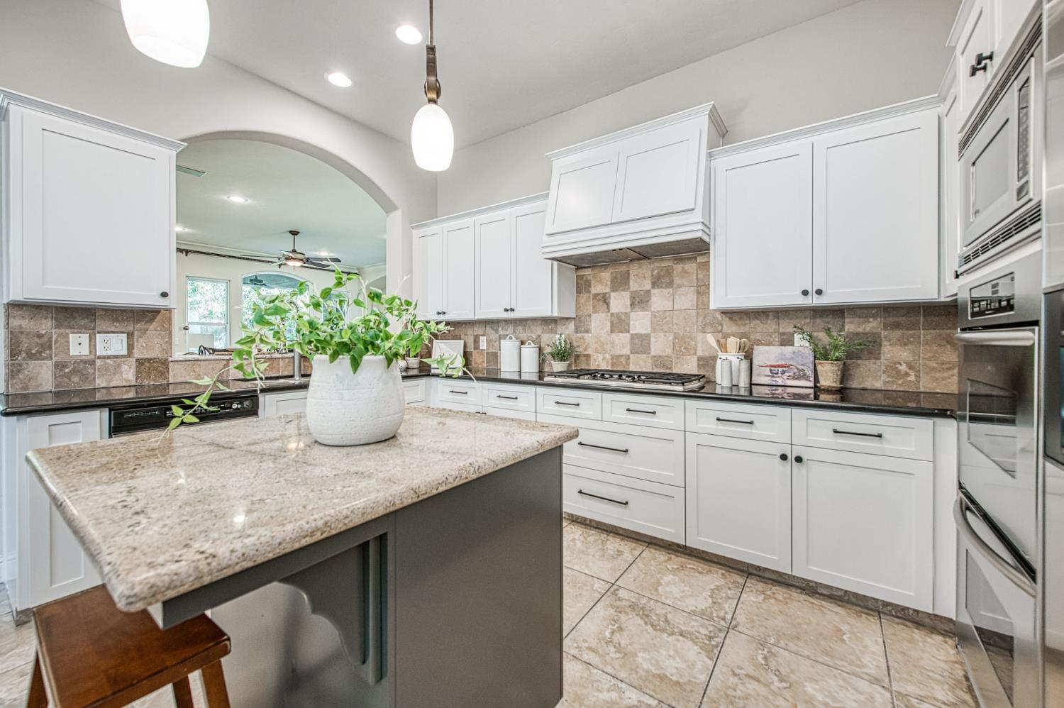 2824 E Omaha Ave, Fresno, CA 93720