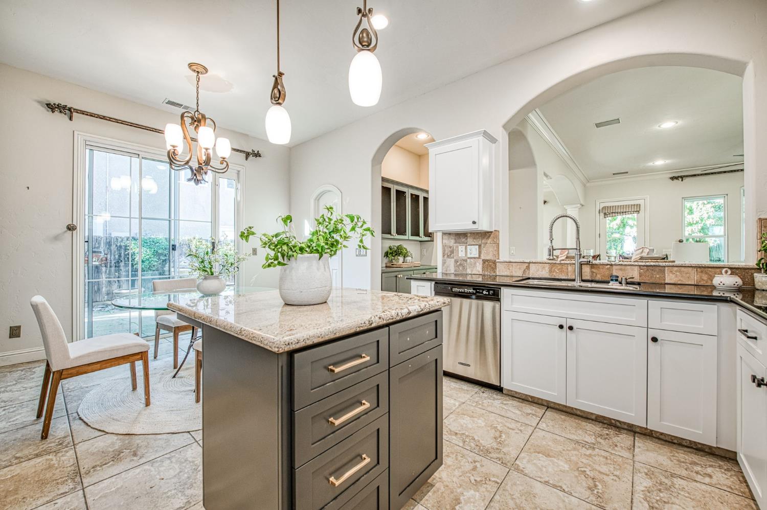 2824 E Omaha Ave, Fresno, CA 93720