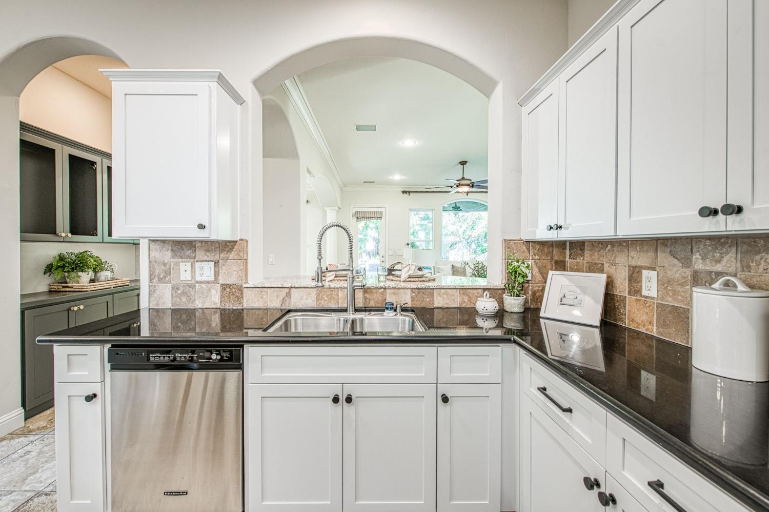 2824 E Omaha Ave, Fresno, CA 93720