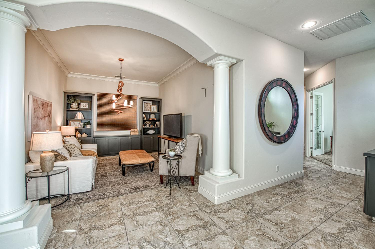 2824 E Omaha Ave, Fresno, CA 93720