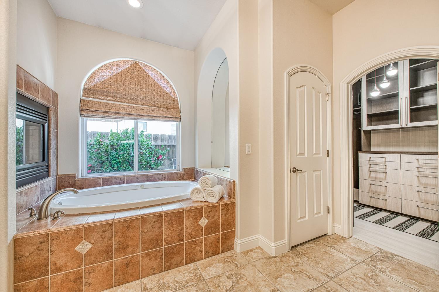 2824 E Omaha Ave, Fresno, CA 93720