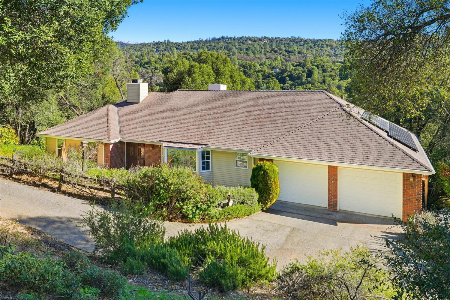 39309 Forest Park Ln, Oakhurst, CA 93644