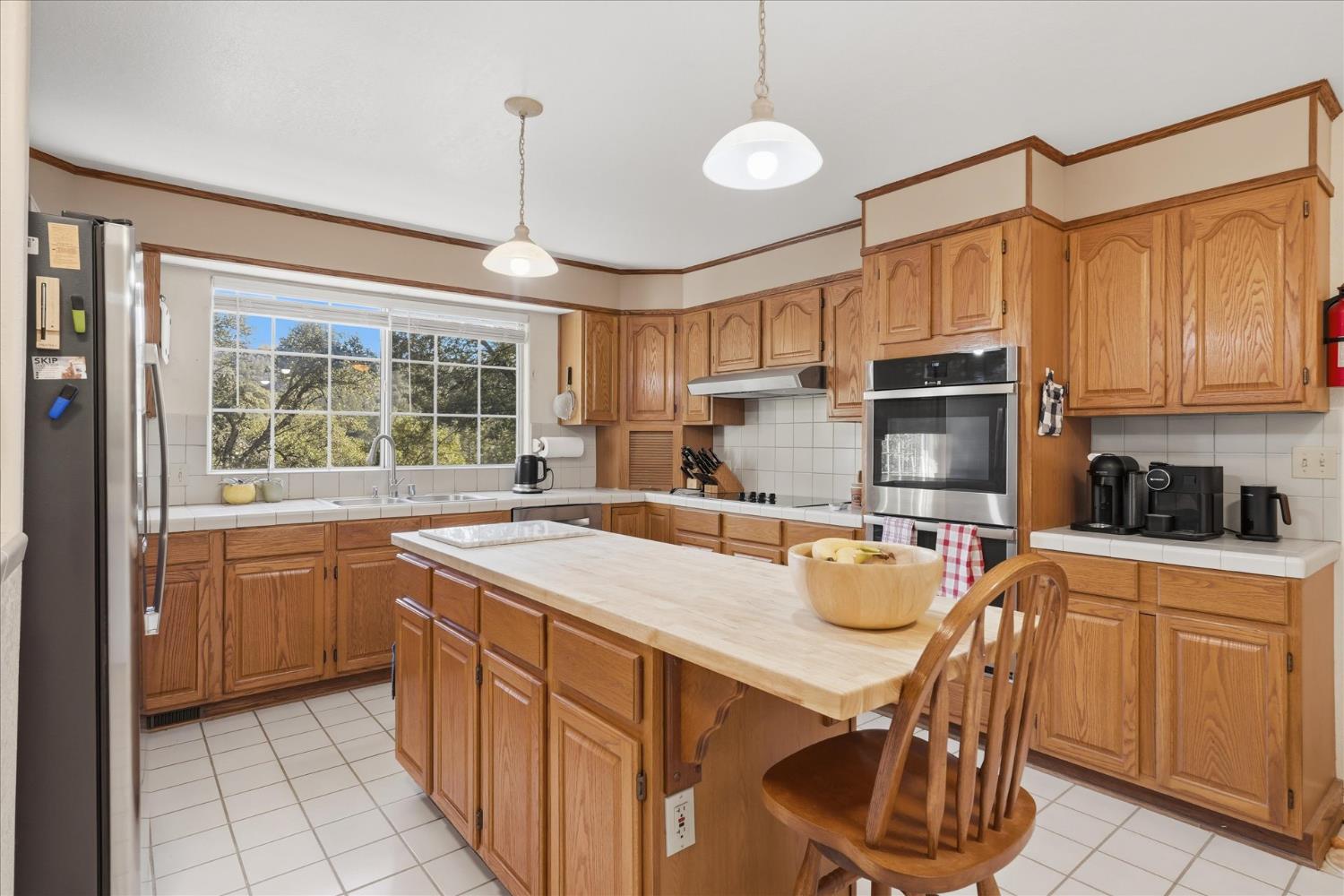 39309 Forest Park Ln, Oakhurst, CA 93644
