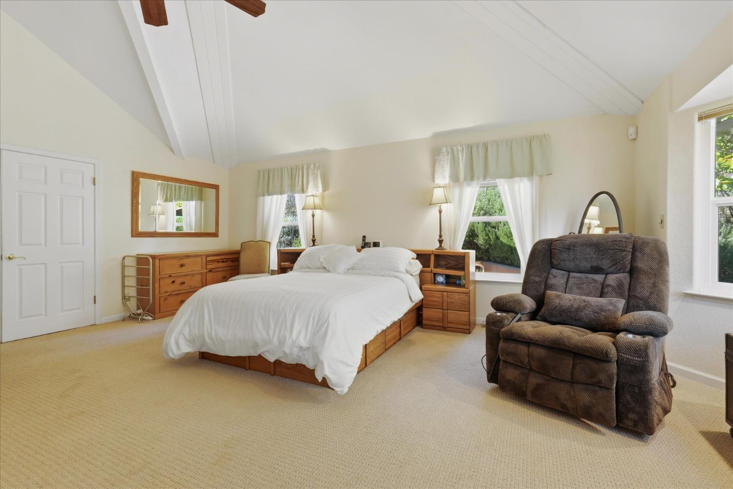 39309 Forest Park Ln, Oakhurst, CA 93644