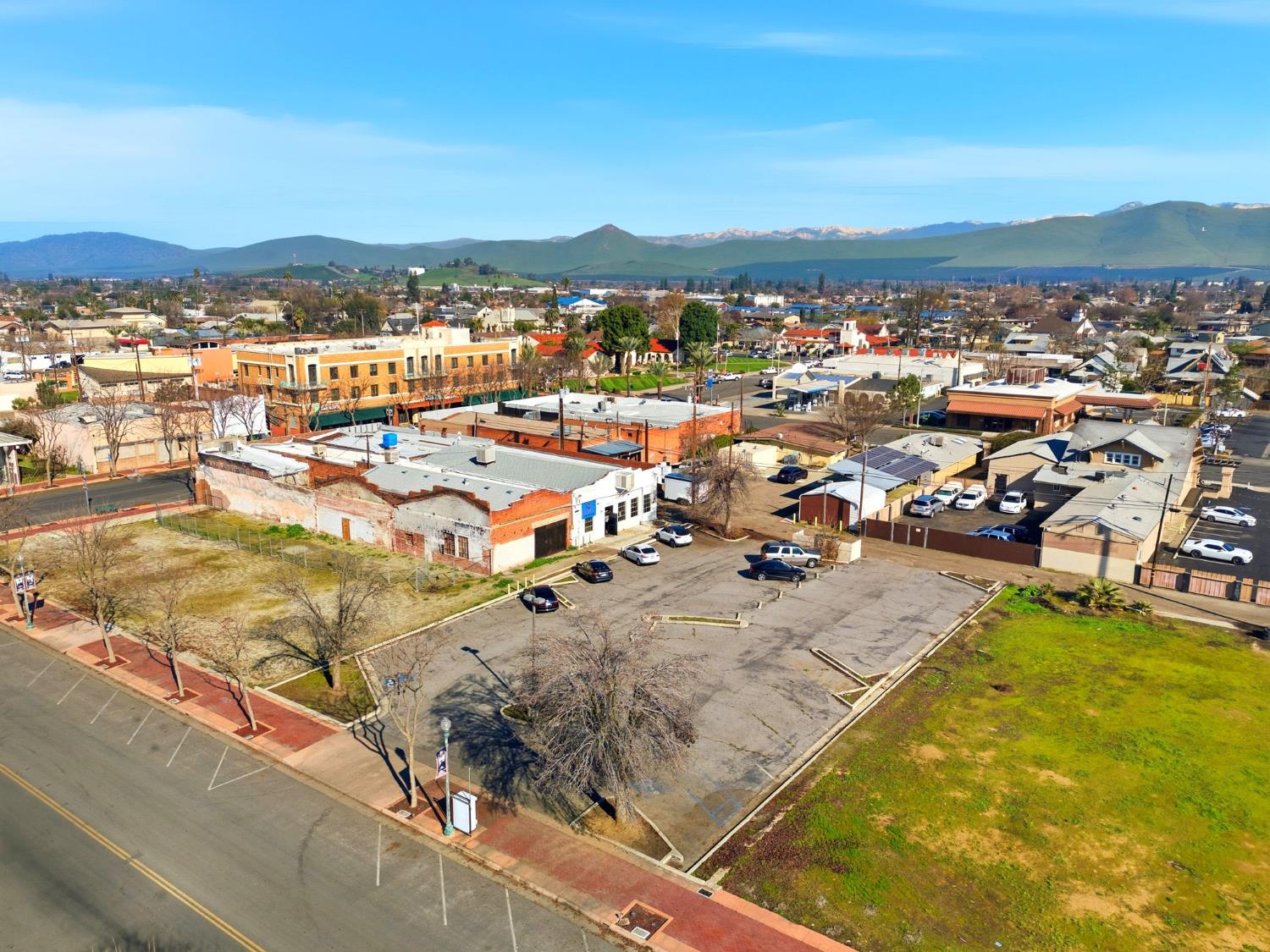 116 S Elmwood Ave, Lindsay, CA 93247