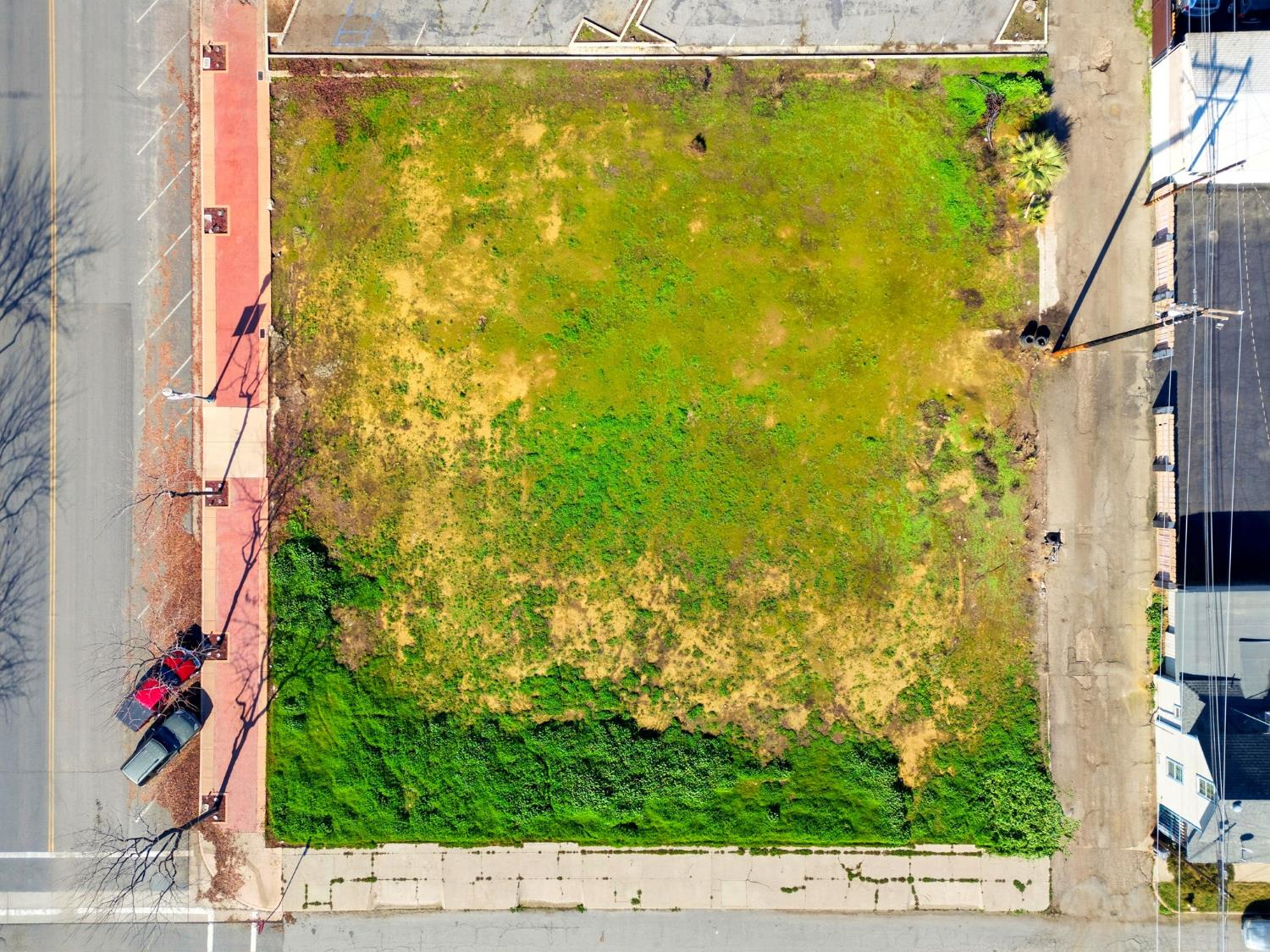 190 S Elmwood Ave, Lindsay, CA 93247