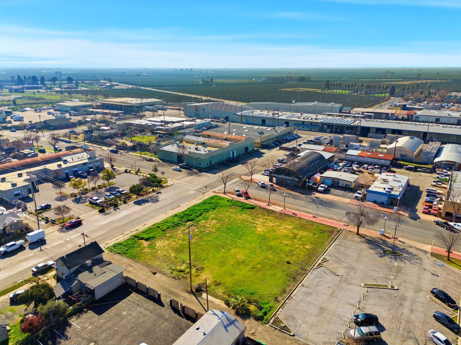 190 S Elmwood Ave, Lindsay, CA 93247