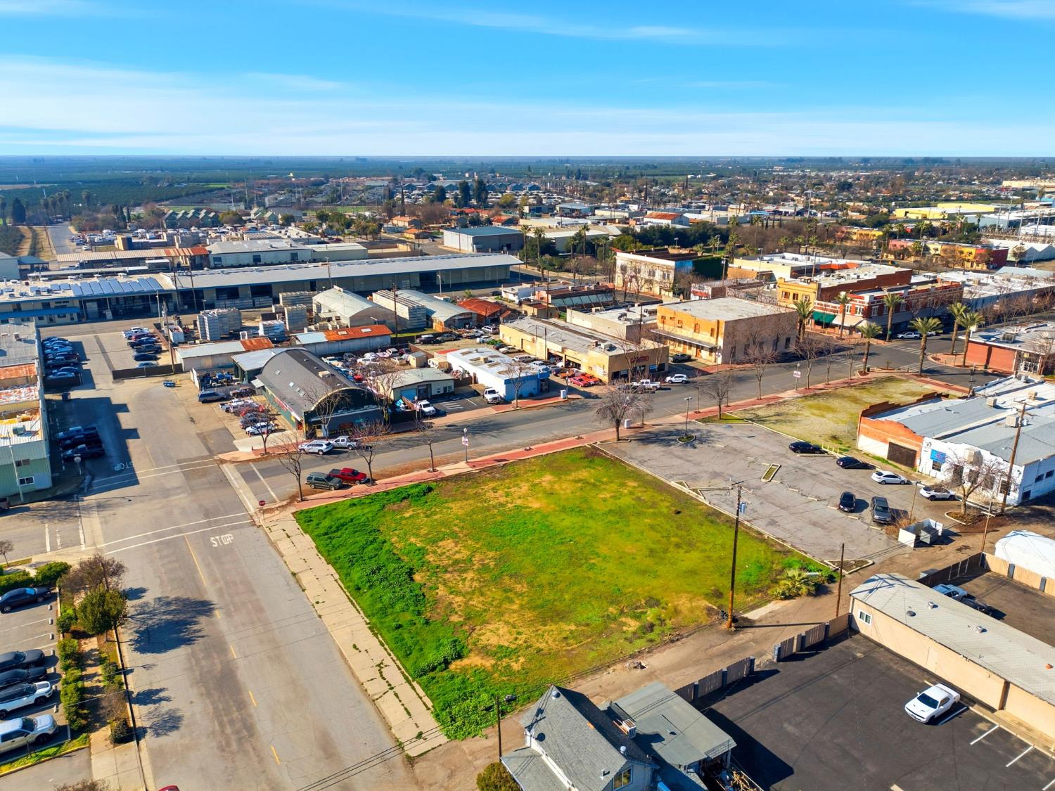 190 S Elmwood Ave, Lindsay, CA 93247