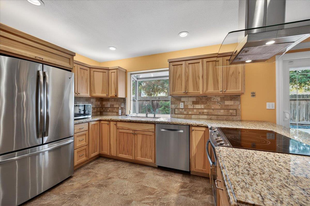 1881 E Frederick Ave, Fresno, CA 93720