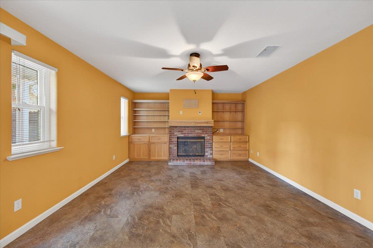 1881 E Frederick Ave, Fresno, CA 93720