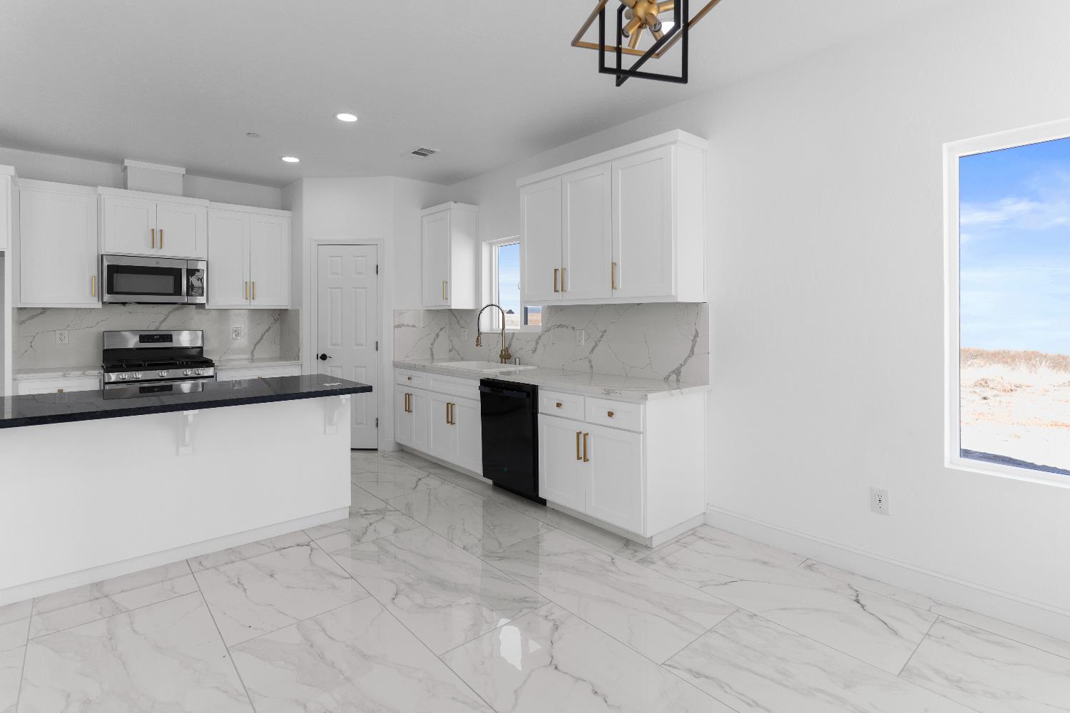 36950 Pauline Ave, Madera, CA 93636