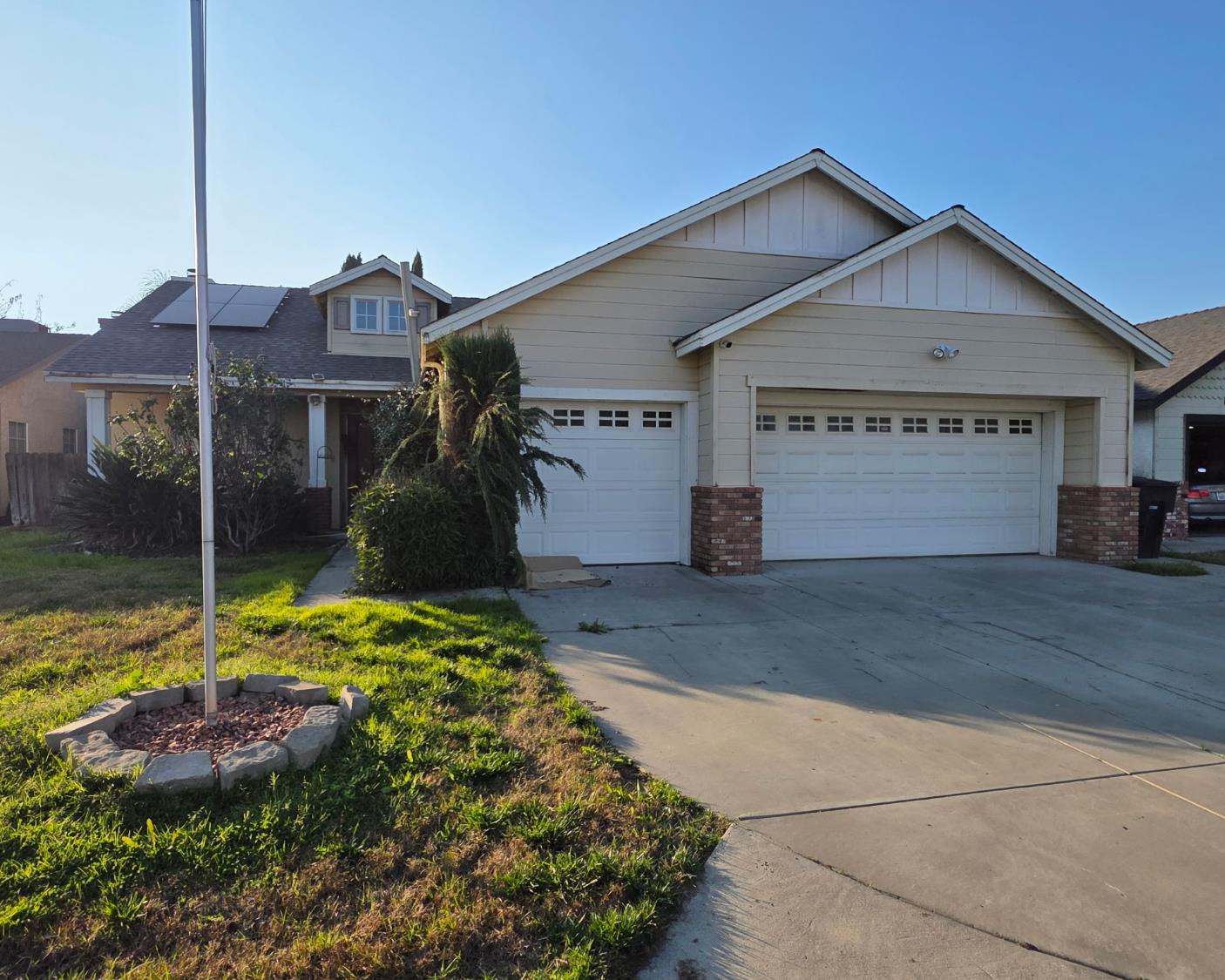 3026 Sage Ct, Hanford, CA 93230