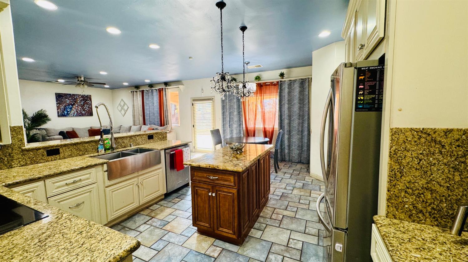 6115 Cloud Peak Ct, Bakersfield, CA 93313