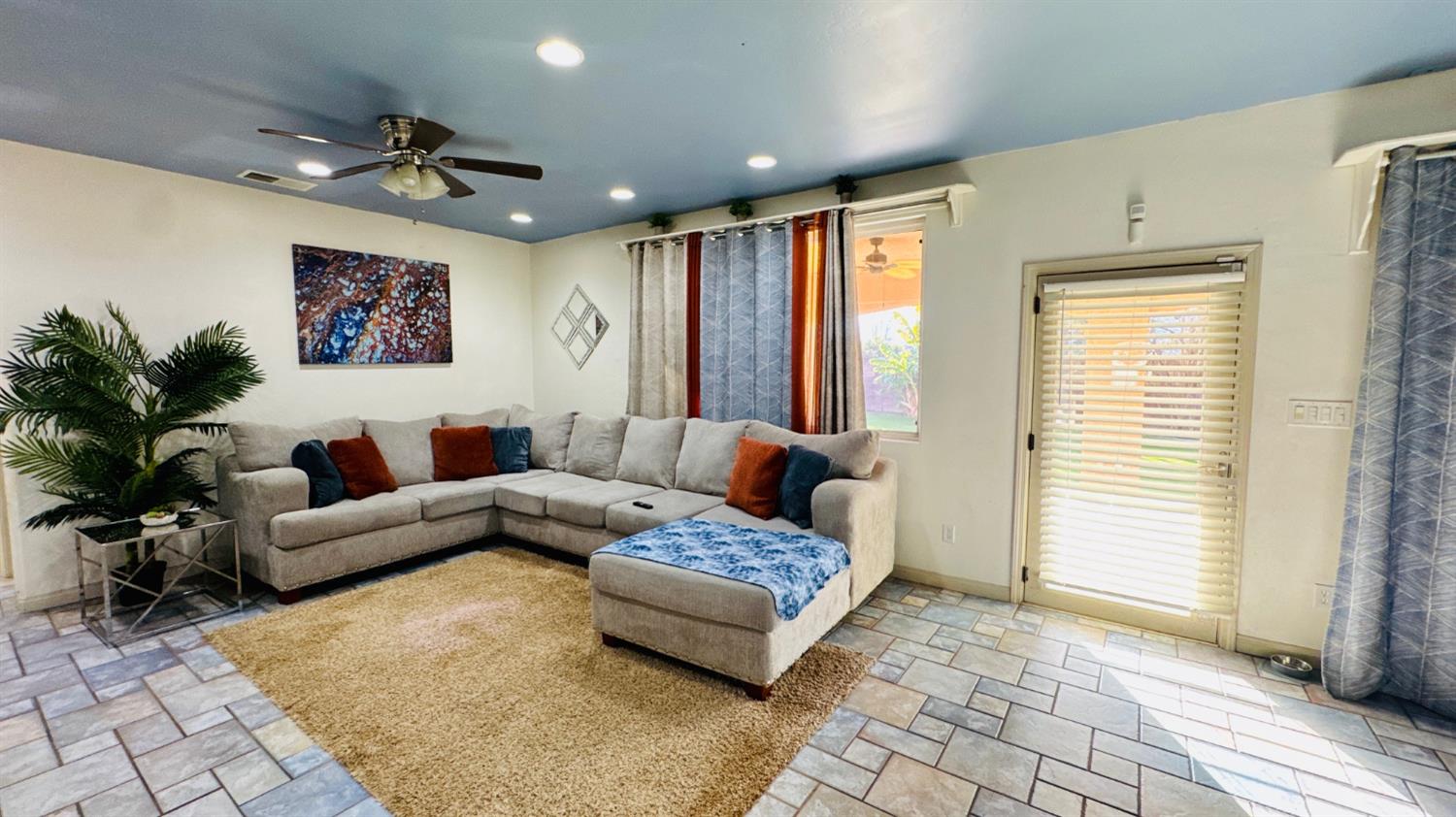 6115 Cloud Peak Ct, Bakersfield, CA 93313